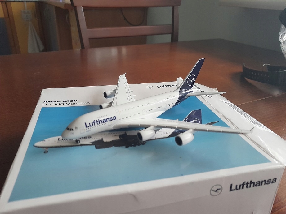 Airbus A380 1/400, Bombardier 1/100 + 7 gratisów!