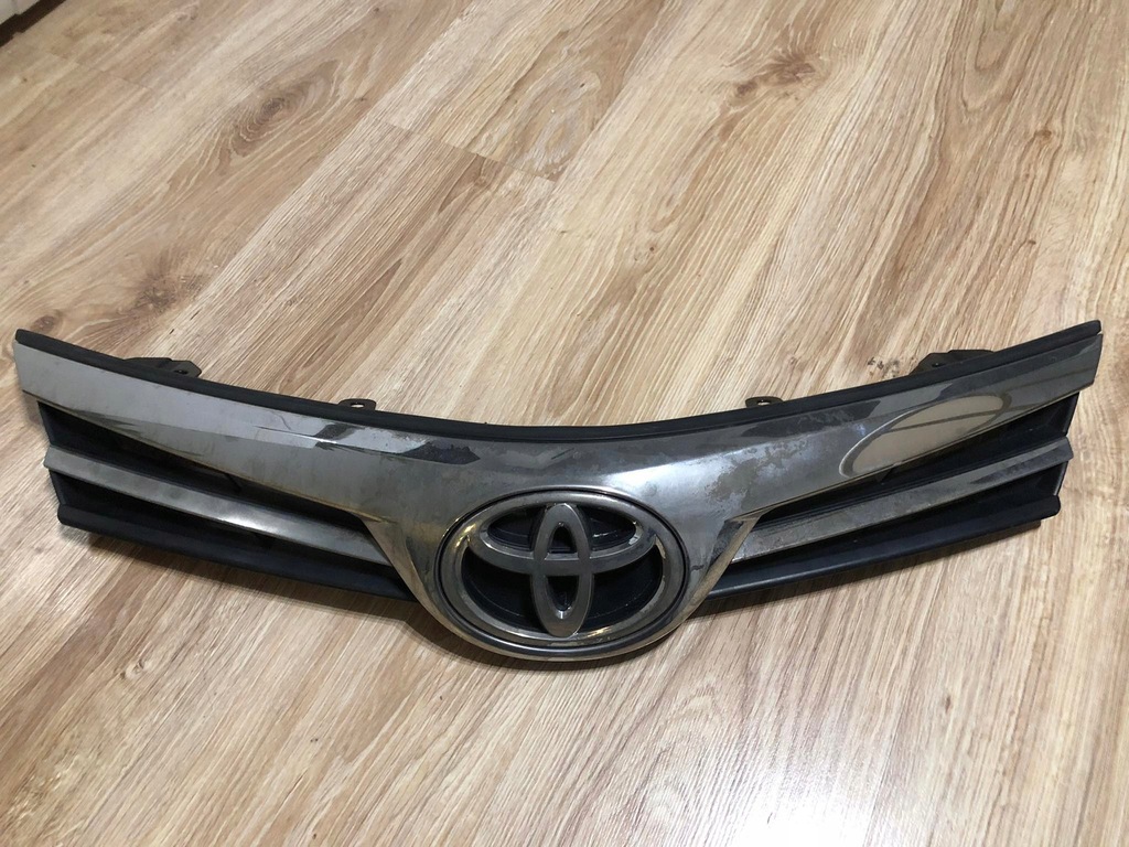 TOYOTA COROLLA E16 LIFT ATRAPA GRILL 531102A80