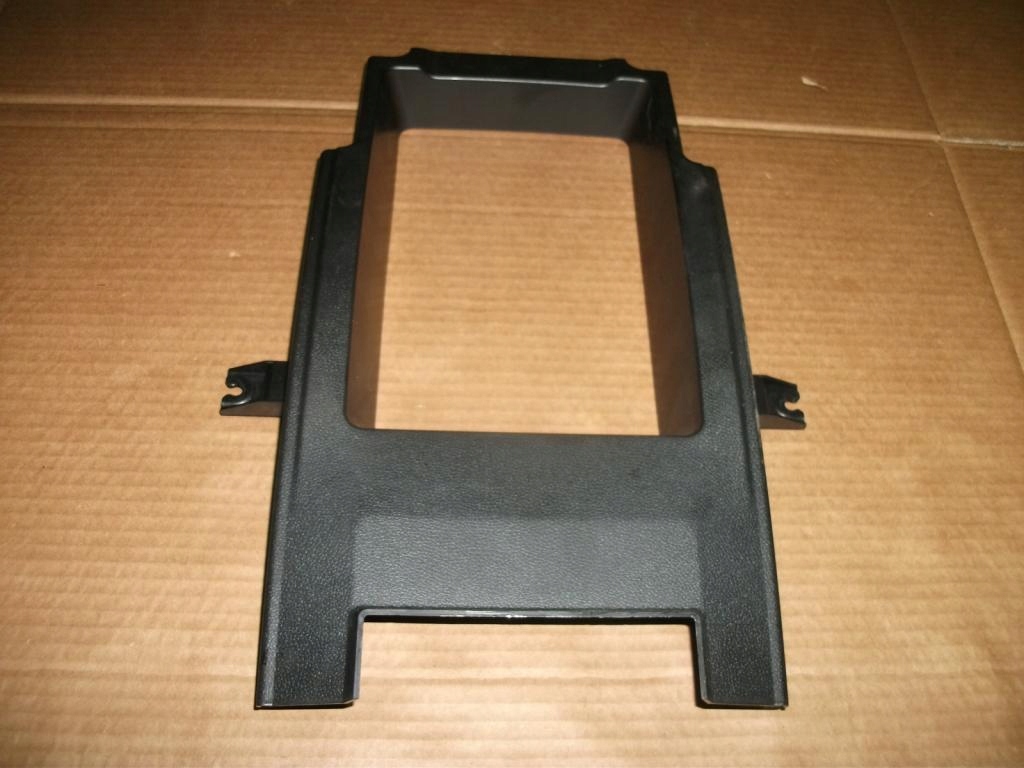 MERCEDES E 207 W207 OSLONA RAMKA PODLOKIETNIKA TYL