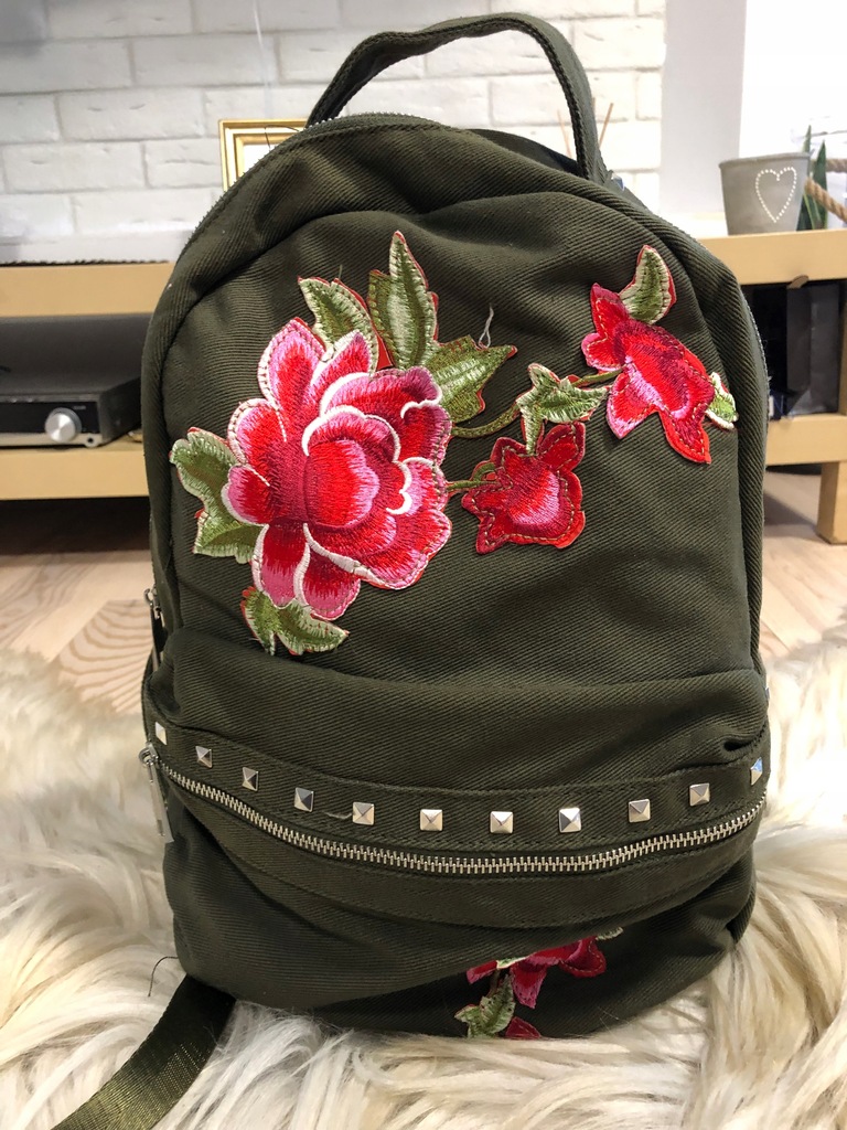 Reserved plecak khaki z naszywkami róże modny