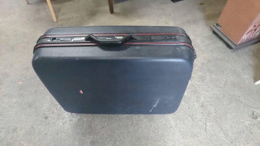 Duża sztywna walizka podróżna szyfr kółka rączka