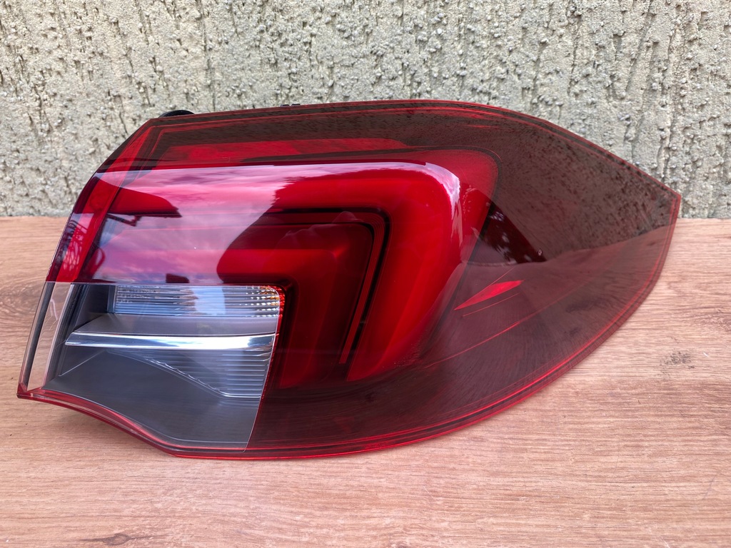 OPEL INSIGNIA B 17- LAMPA PRAWA TYLNA TYŁ HB SEDAN