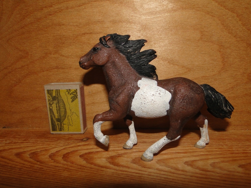 Figurka Schleich koń - klacz w galopie