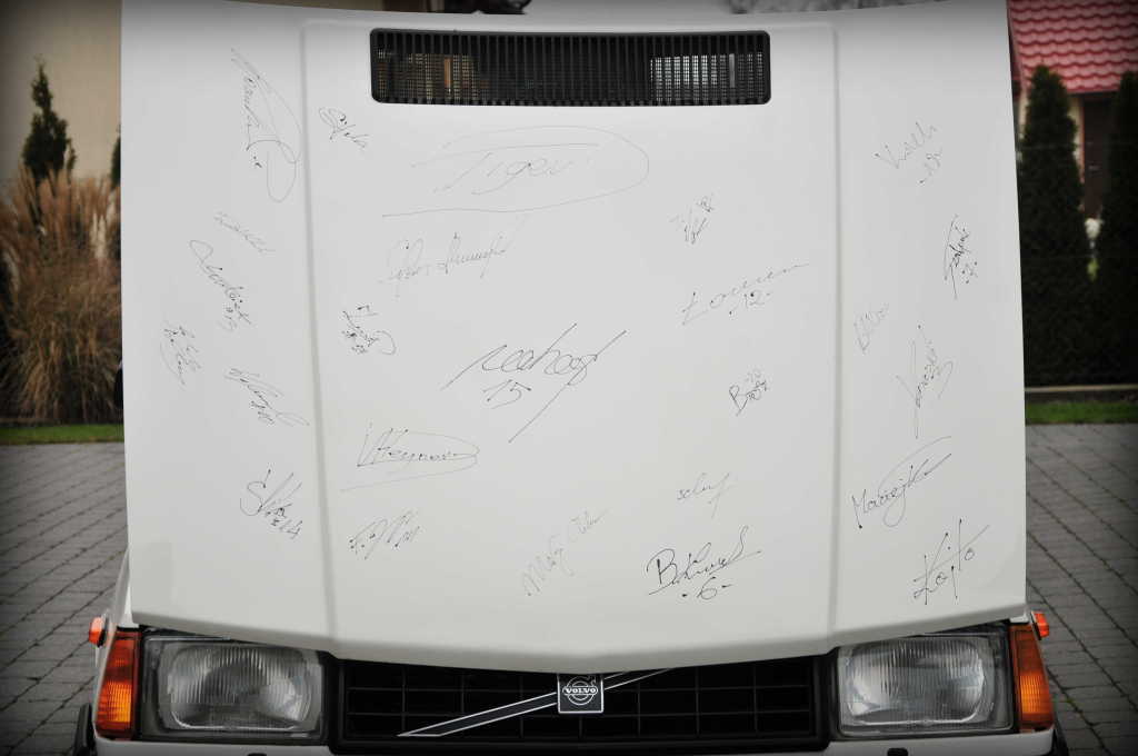 Volvo 340 z autografami znanych sportowców !