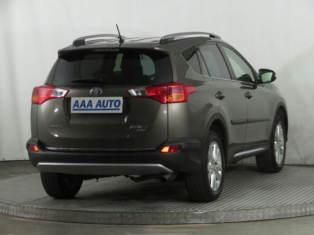 Купить Toyota RAV 4 2.0 i, польский автосалон, авторизованный сервисный центр: отзывы, фото, характеристики в интерне-магазине Aredi.ru