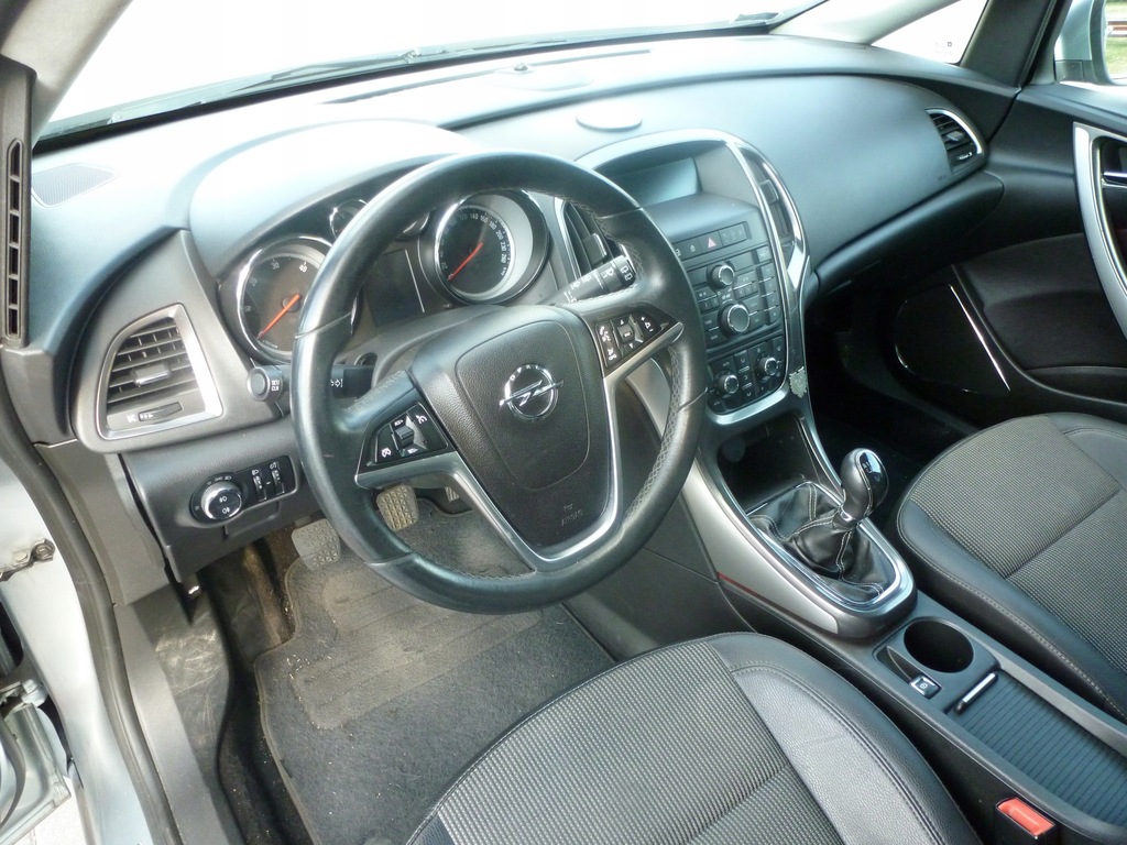 Купить OPEL ASTRA J Sports Tourer 1.7 CDTI (35) 110 KM: отзывы, фото, характеристики в интерне-магазине Aredi.ru