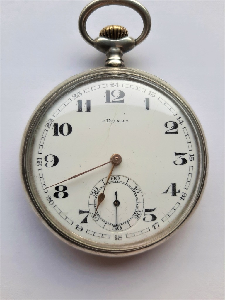 Srebrny zegarek marki DOXA z lat 30.