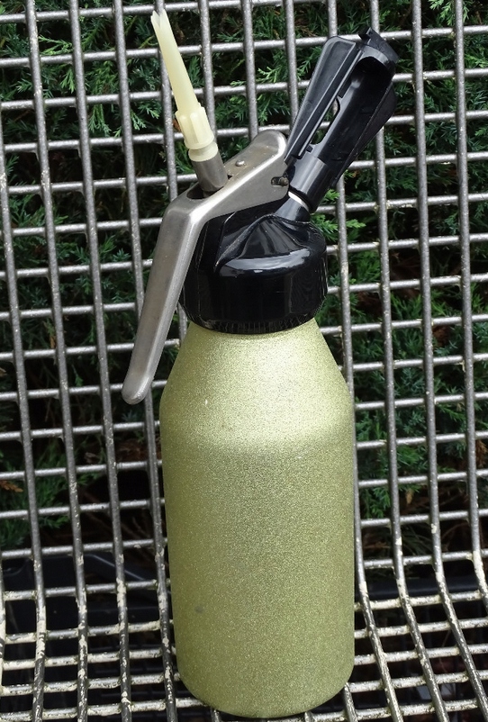 Autosyfon syfon saturator 0,6 l do bitej śmietany używany do przeglądu