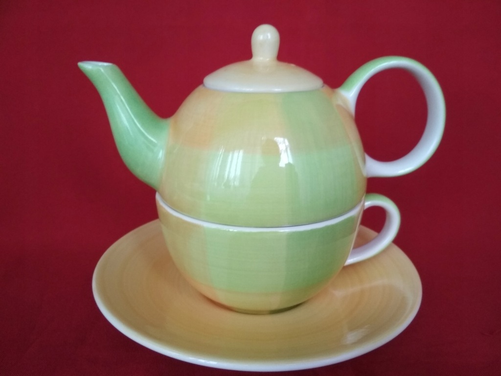 Zestaw do herbaty filiżanka czajniczek podstawek 30-1