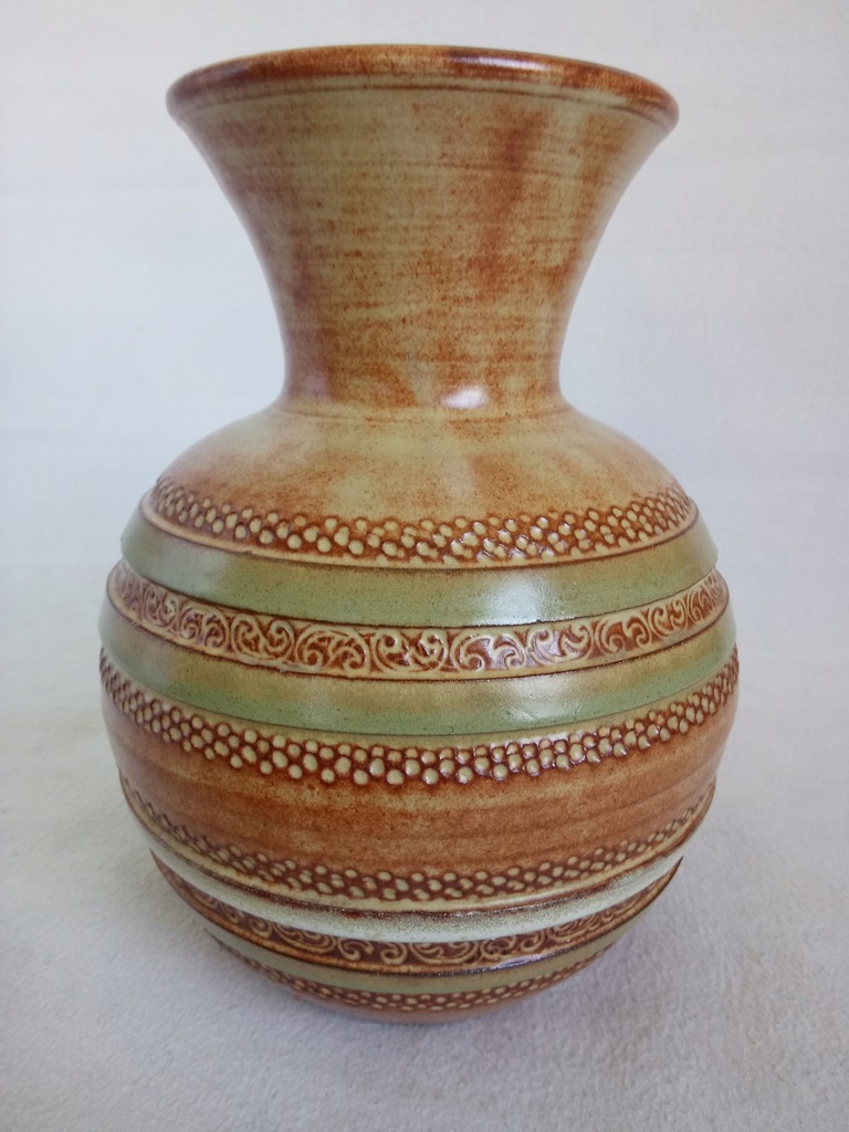 Pękaty beżowy wazon ceramiczny retro żłobienia