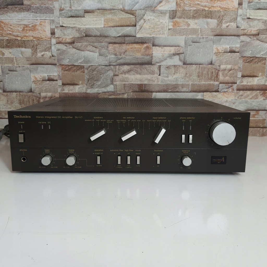 WZMACNIACZ TECHNICS SU-V7
