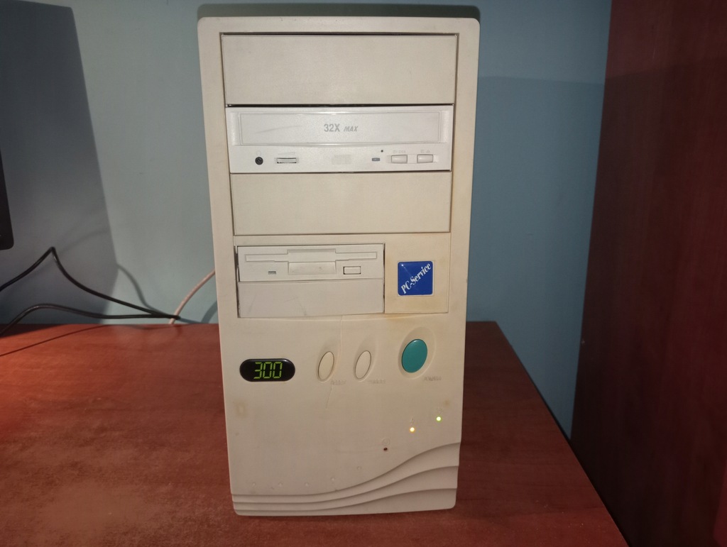 Stary komputer Celeron 300 MHZ 32 MB Ram Riva TNT