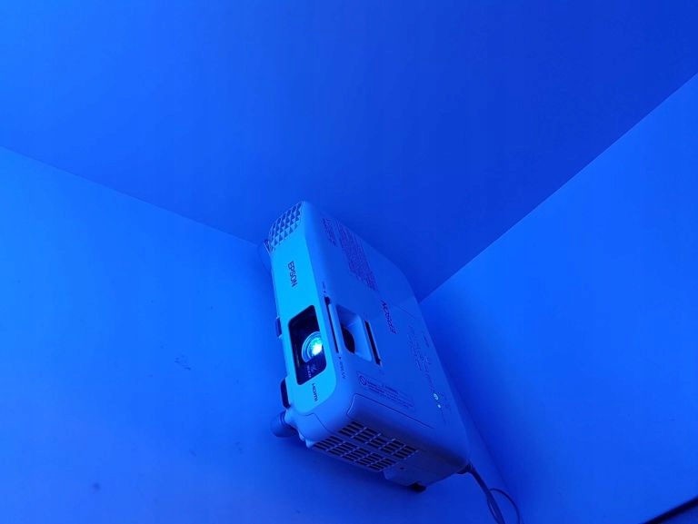PROJEKTOR EPSON H552B 122 GODZINY