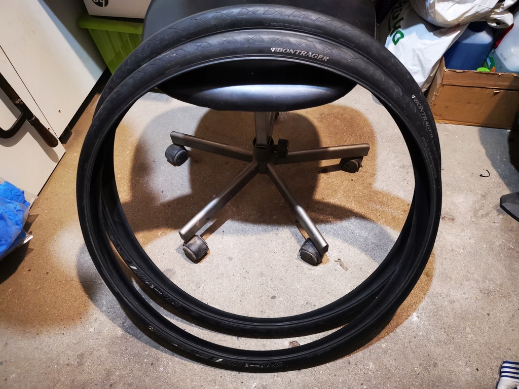Opony Bontrager AW1 700x32 slick 28 komplet 8043822085