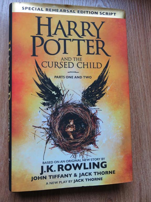 Harry Potter and the Cursed Child twarda oprawa