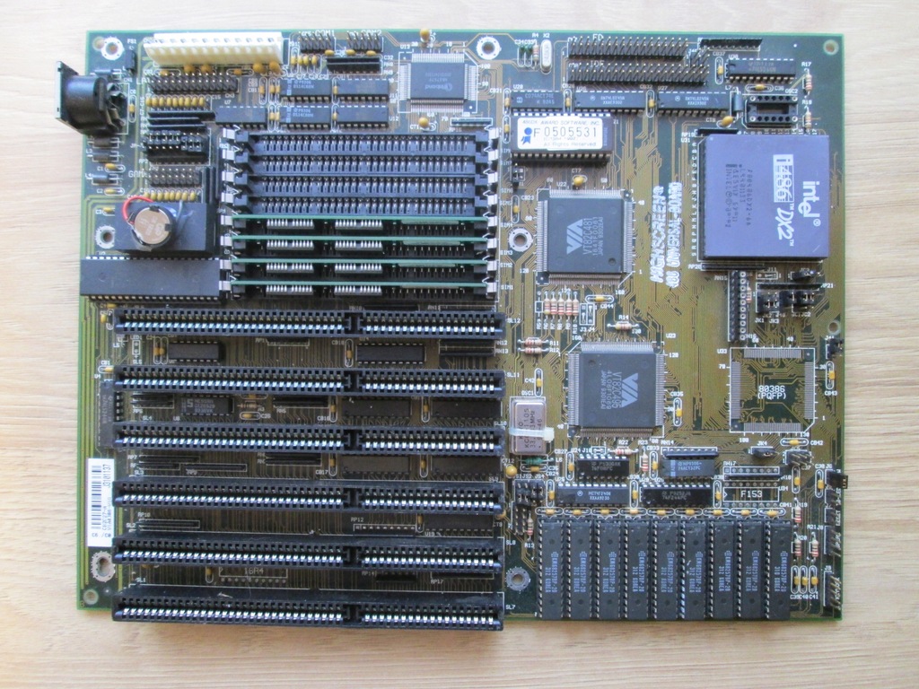 Płyta główna HIGHSCREEN 486DX2, 66MHz, chipset VIA, 256kB cache. 16MB RAM.