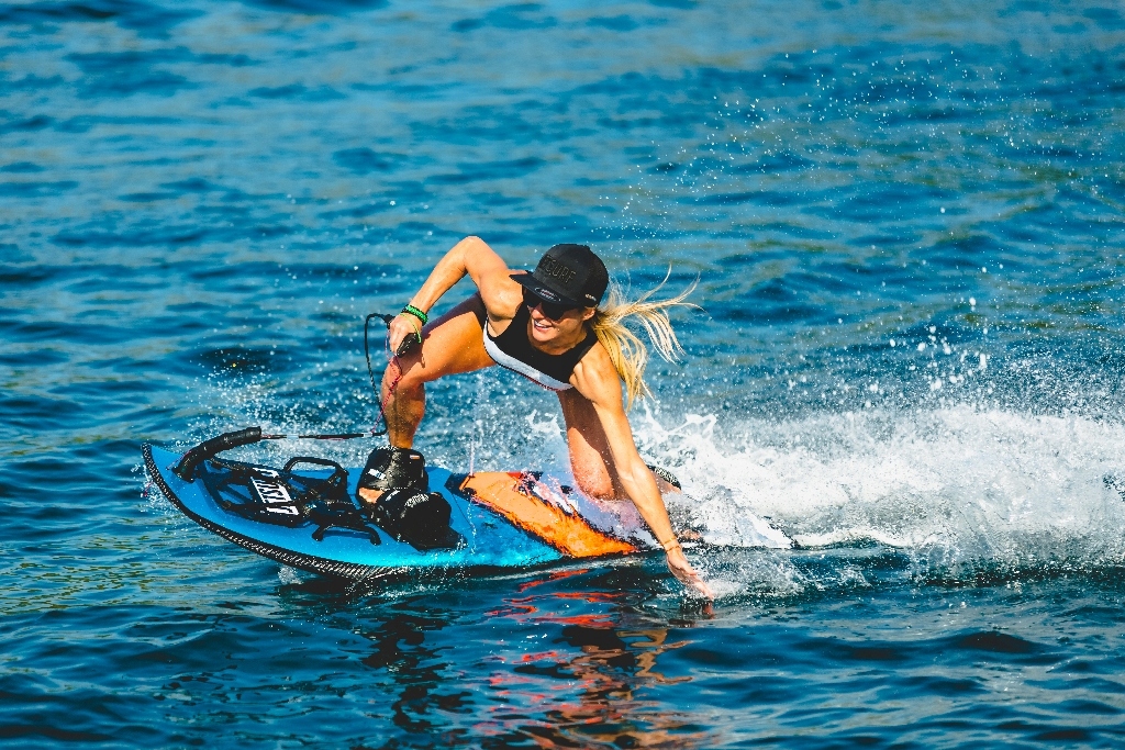 Купить Доска для серфинга Jetsurf Adventure DFi с мотором: отзывы, фото, характеристики в интерне-магазине Aredi.ru