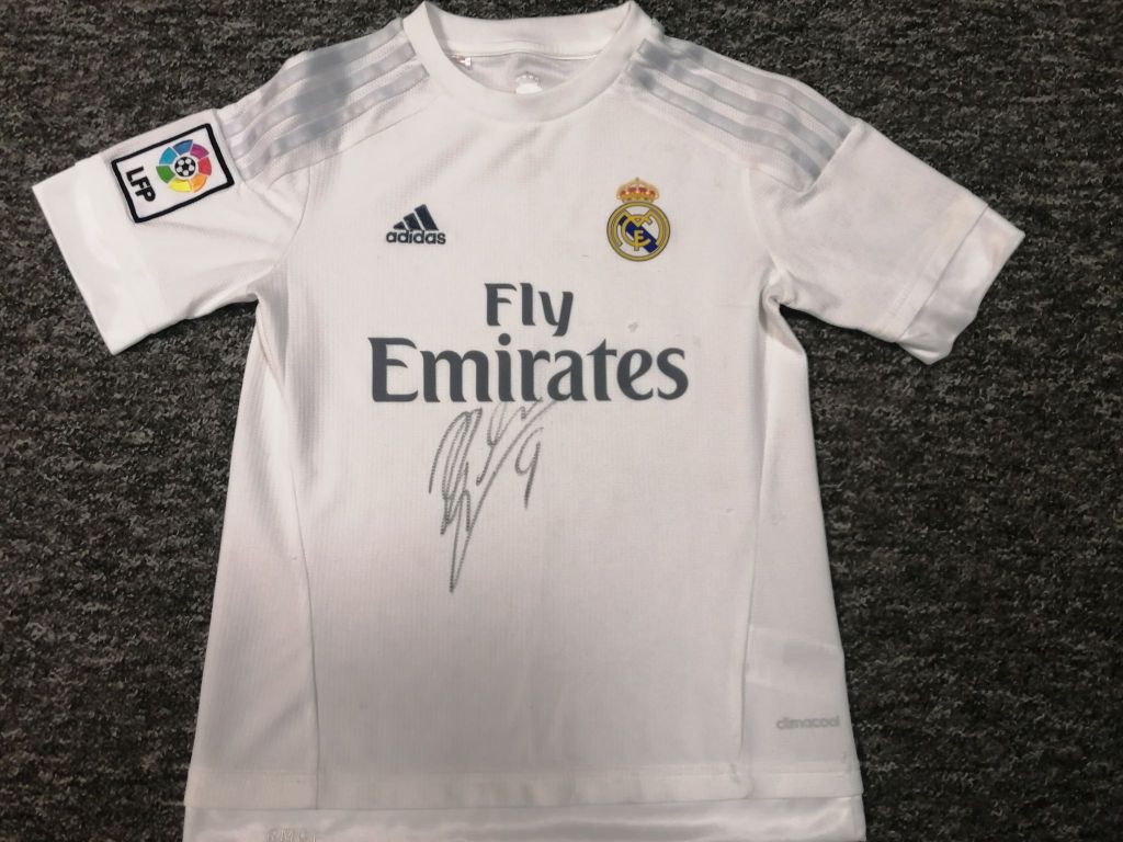 Benzema - koszulka (Real) z autografem (ZAG)