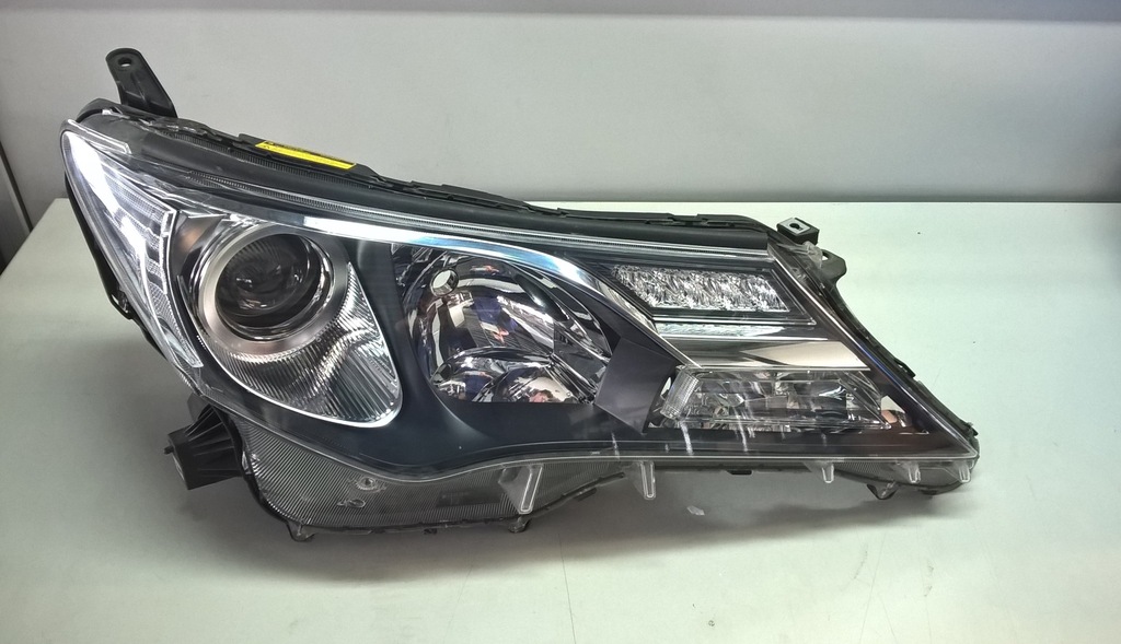 TOYOTA RAV4 IV 1215 LAMPA PRAWY PRZÓD 7462024378