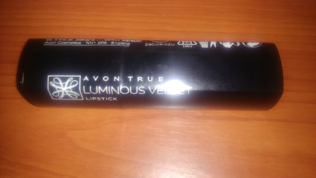 Szminka Avon True Luminous velvet Chilling Cherry