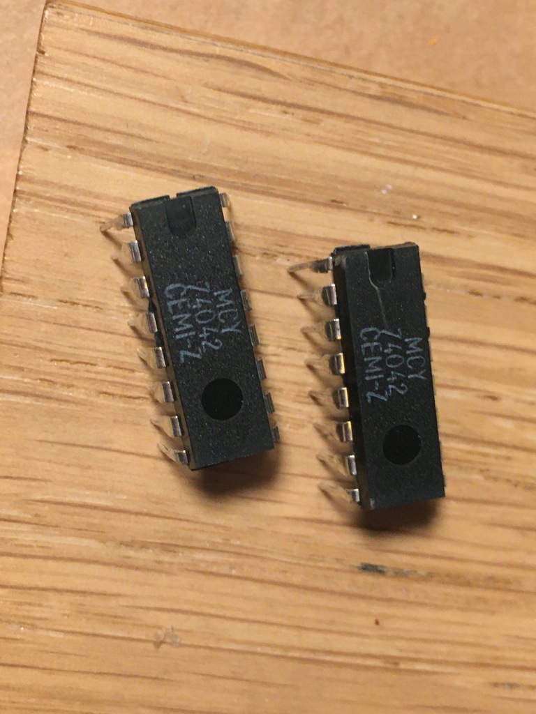 MCY74042; CMOS; 4x przerzutnik D; latch