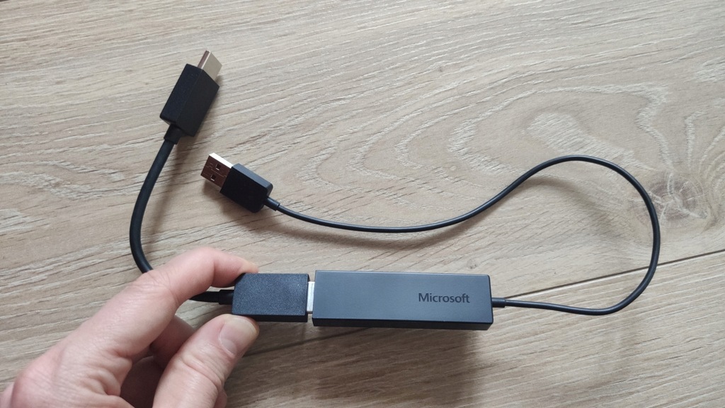 Microsoft Wireless Display Adapter V1 model 1628