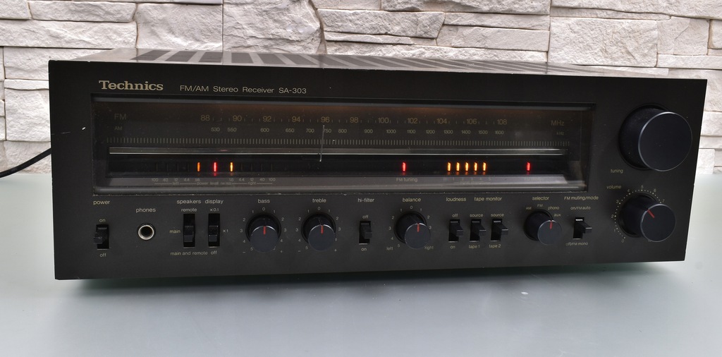 Technics SA-303 AM/FM Stereo Receiver (1980-82)