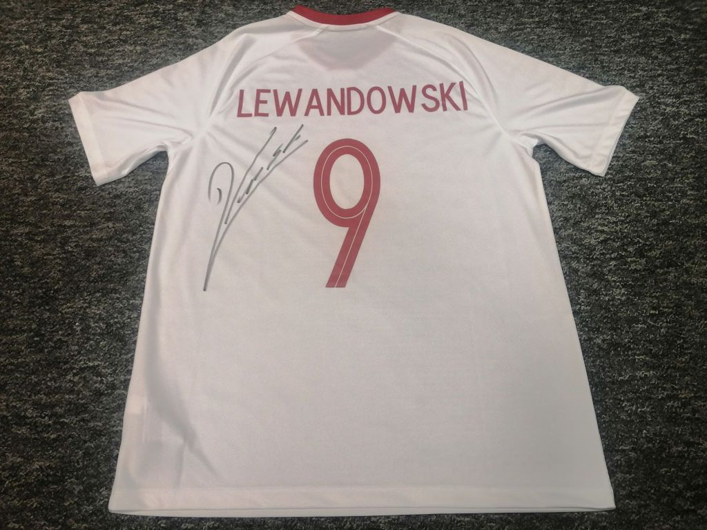 Robert Lewandowski - koszulka z autografem