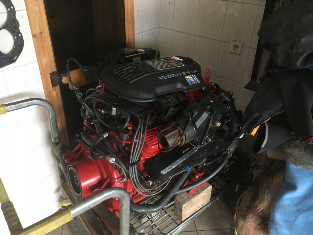 Купить Двигатель VOLVO PENTA MERCRUISER 5.7 AXIS INJECTION: отзывы, фото, характеристики в интерне-магазине Aredi.ru