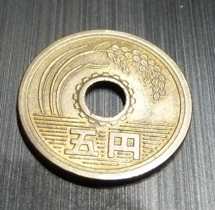 5 yenów - moneta używana w Japonii