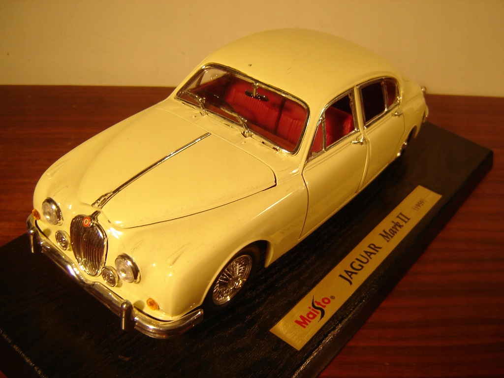 Jaguar MK II 1959 Maisto bez pudła