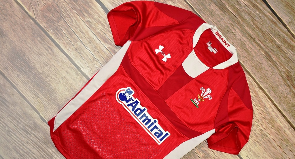 UNDER ARMOUR HeatGear _ WRU _ RUGBY SHIRT _ S/M.