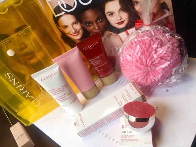 CLARINS Zestaw Kremy + Róż + Gąbka + Kosmetyczka