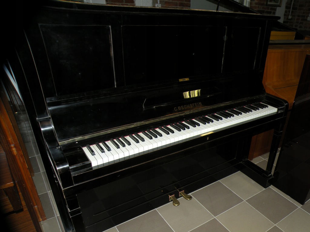 pianino BECHSTAIN model 8 stan orginalny