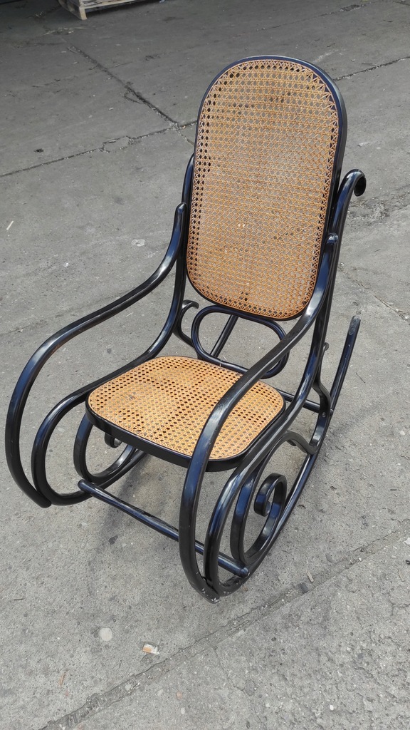fotel bujany rattan czarny vintage PRL babci