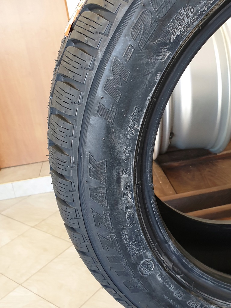 Купить 4 шины Bridgestone Blizzak LM-25 ЗИМНИЕ 205/55R16: отзывы, фото, характеристики в интерне-магазине Aredi.ru