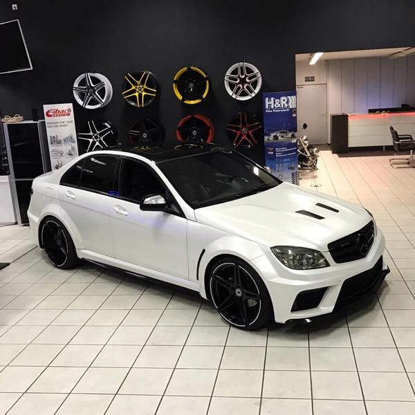 Mercedes Benz w204 Black