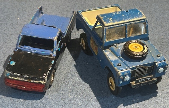 MATCHBOX CORGI MAZDA B1600 PICKUP LAND ROVER SWB BRITAINS 1975 - 2 SZT