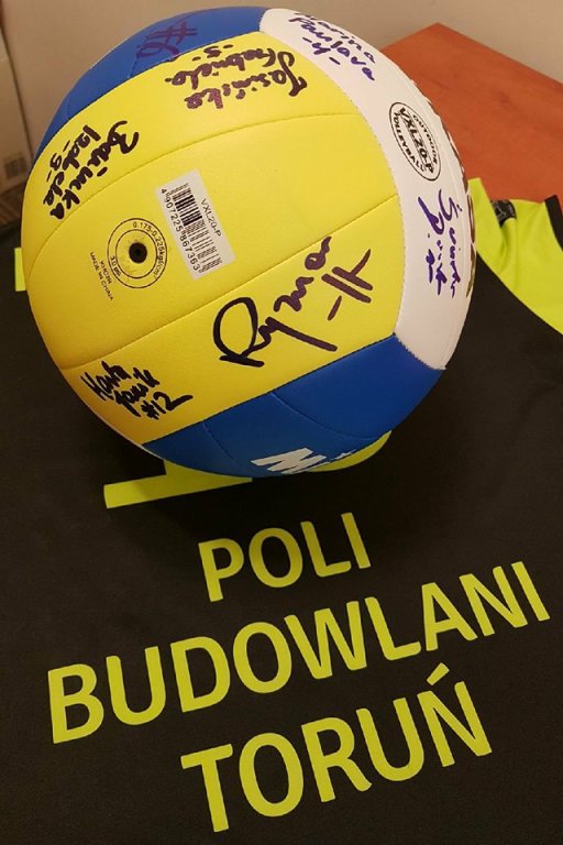 Piłka z autografami zawodniczek Budowlani Toruń