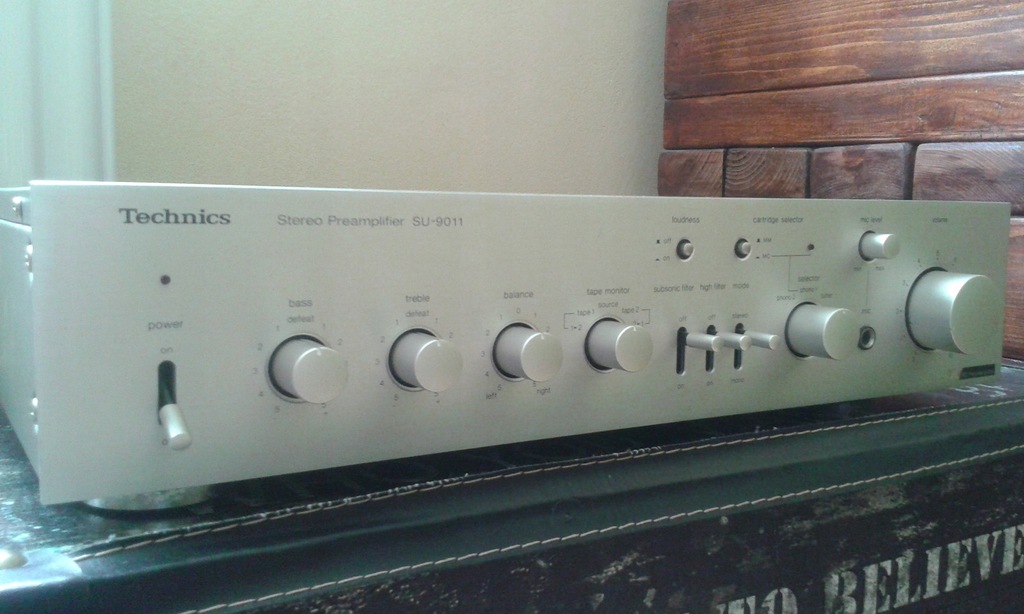 Przedwzmacniacz Technics SU-9011.