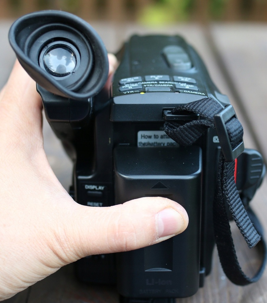Купить Камера PANASONIC NV-S20 VHS-C + зарядное устройство: отзывы, фото, характеристики в интерне-магазине Aredi.ru