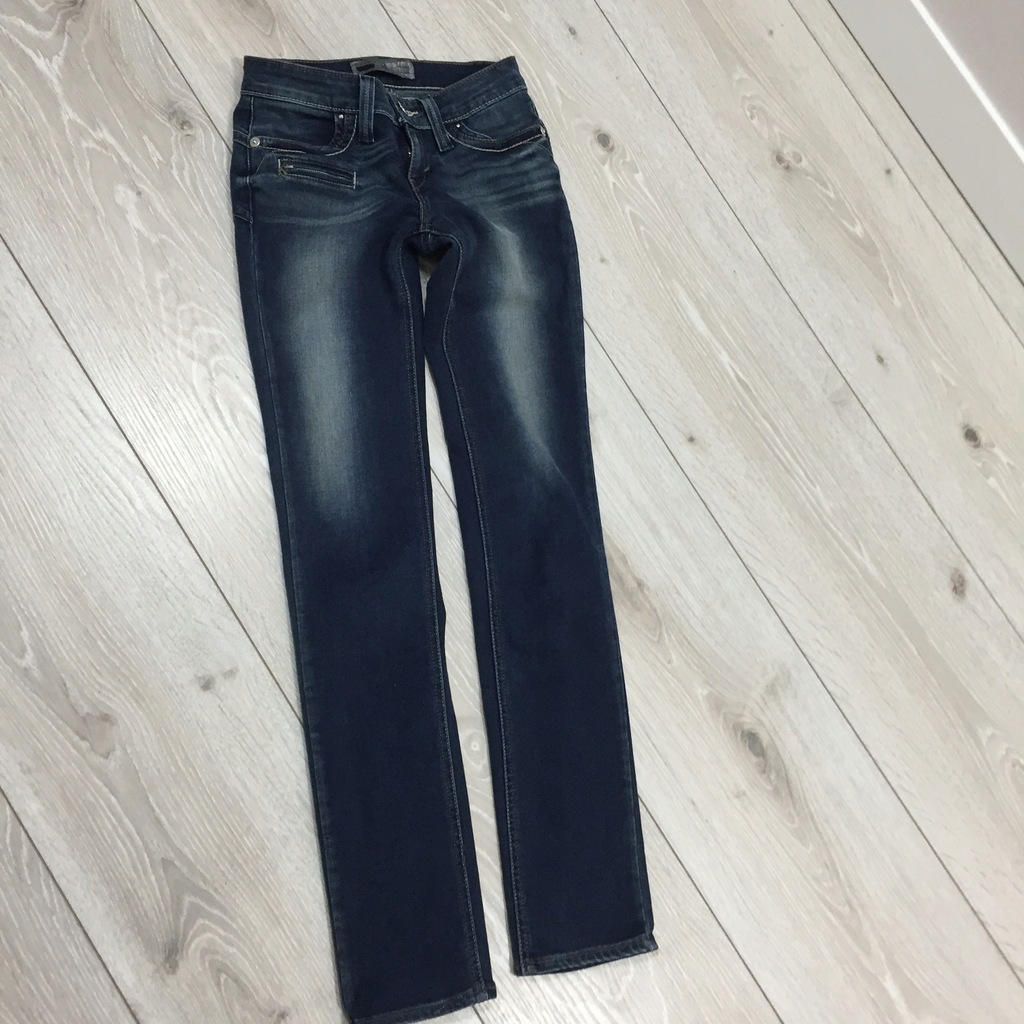 LEVIS DEMI CURVE STRAIGH W24L32