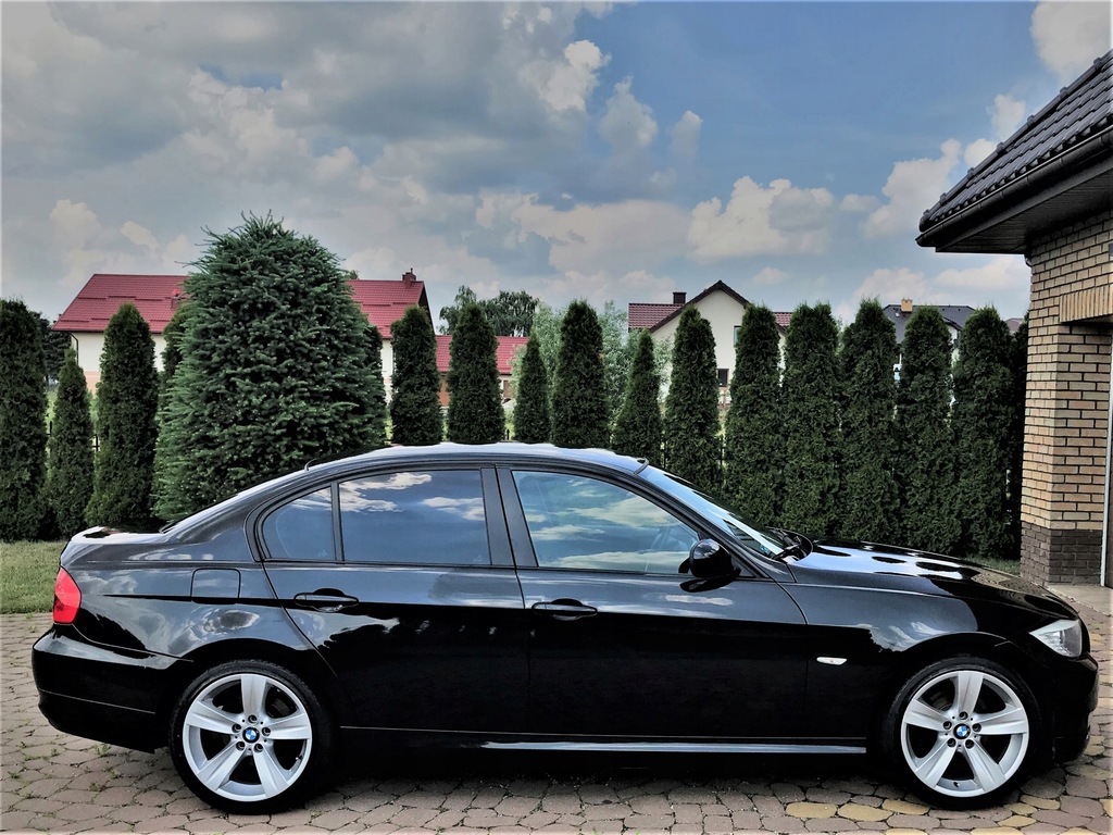 BMW seria 3 318i 143 km LIFT czarny sedan