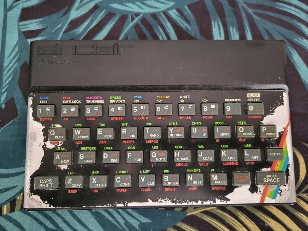 ZX Spectrum 48 gumiak obudowa