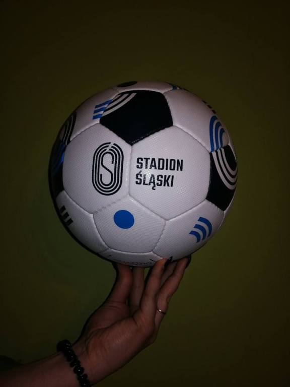 Unikatowa piłka z logiem Stadionu Śląskiego!