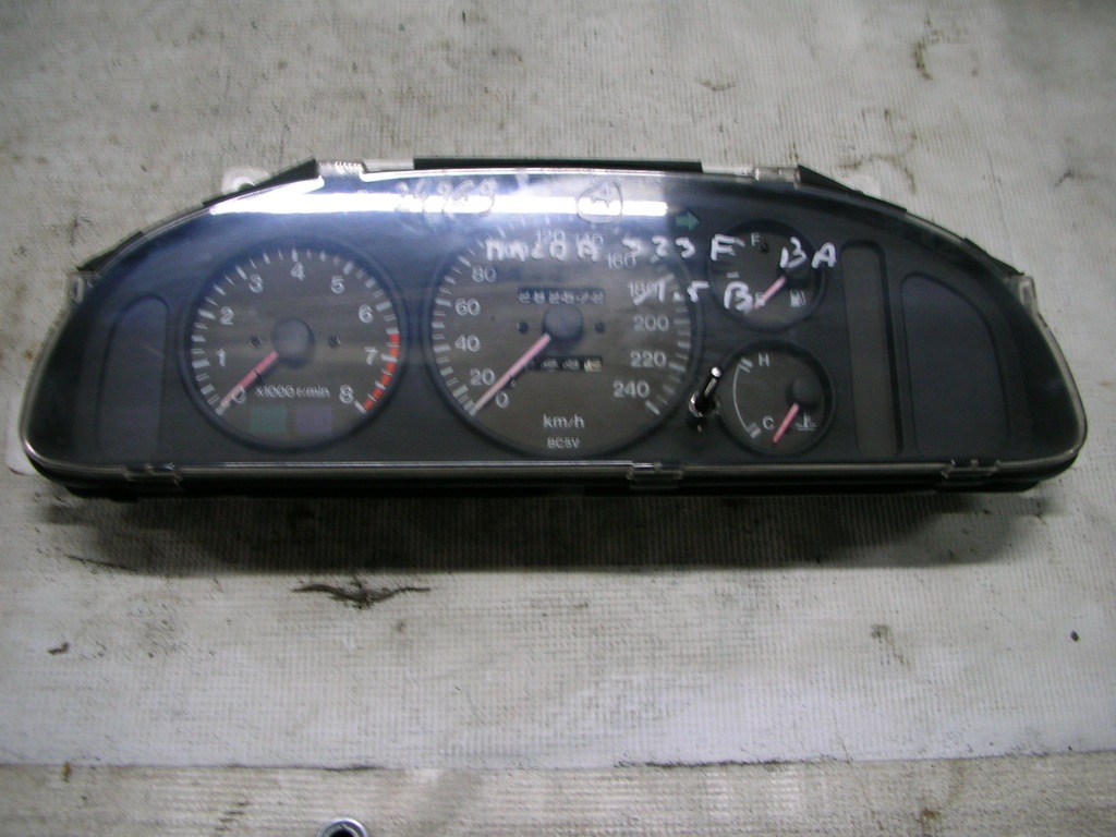 Mazda 323F BA licznik zegar prędkościomierz 7086797286
