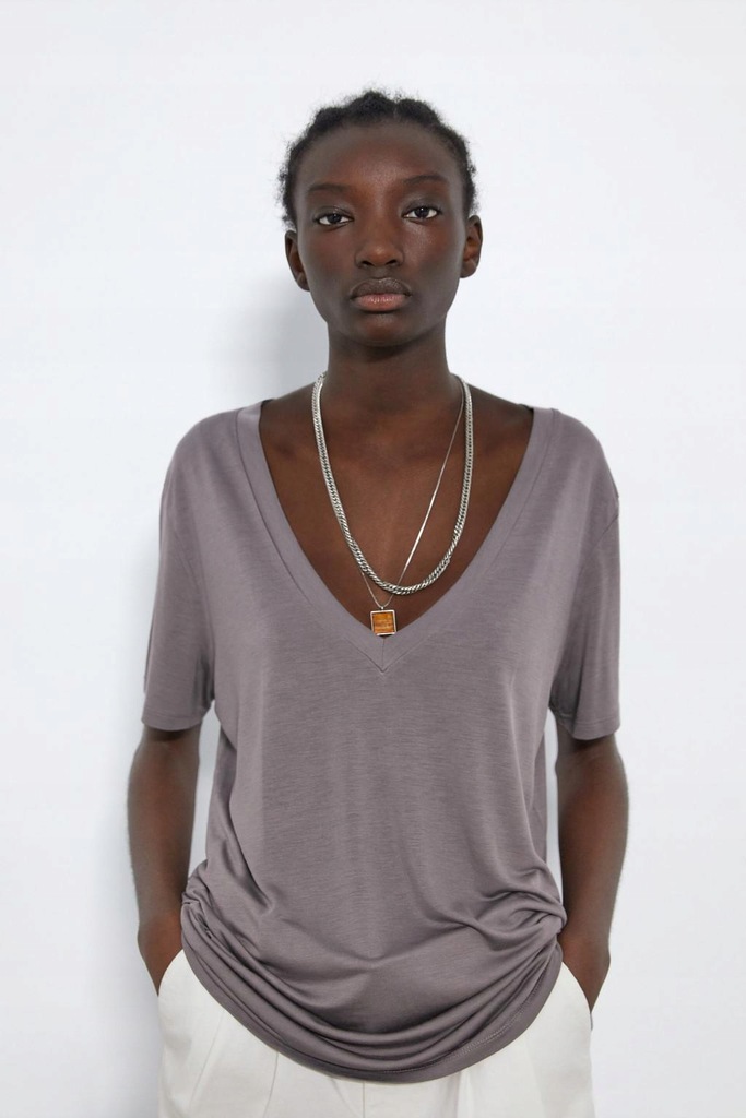 P4I011 ZARA__MK1 LUŹNY T-SHIRT V NECK__M