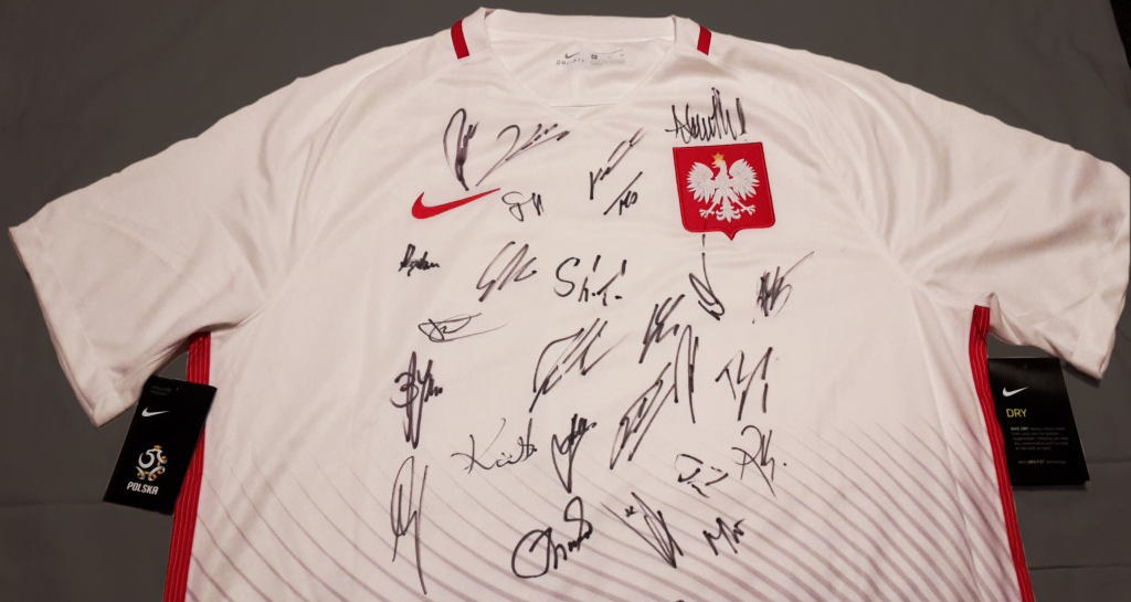 Koszulka reprezentacji Polski z autografami piłka