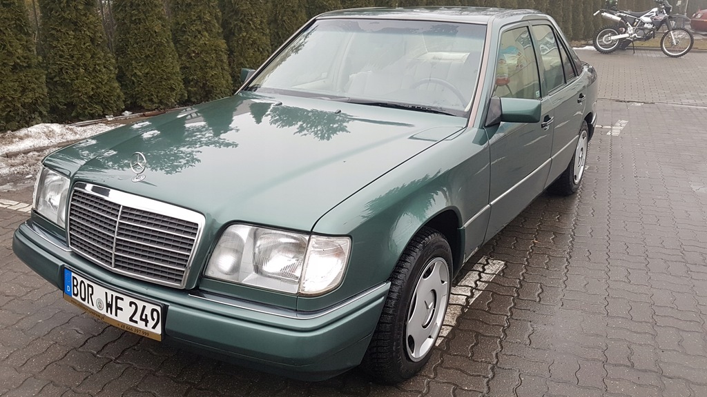 Mercedes Klasa E W124 Szeroka listwa stan IDEAŁ