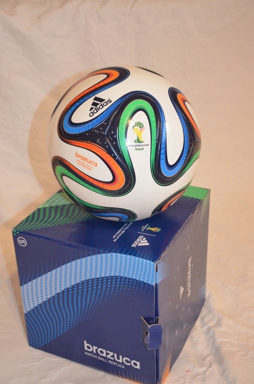 Piłka nożna Brazuca Mundial 2014 w Brazylii Size 4 - 7615990001 - oficjalne  archiwum Allegro